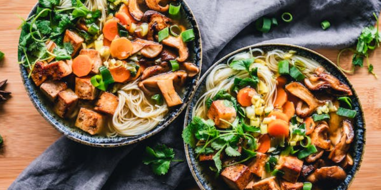 The Craze for Craft Cocktails: Emerging Trends in Mixology and Beverage Culture